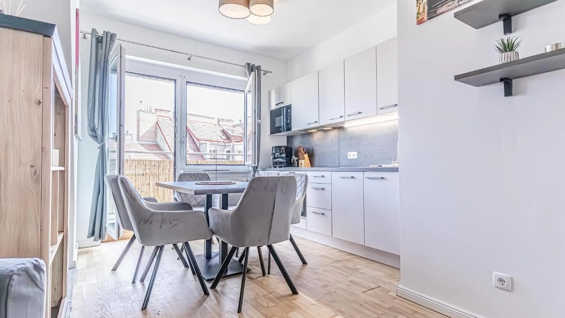 Luxury 2Br And 1Lr Apartment With Balcony - 9 Min To Center فيينا
