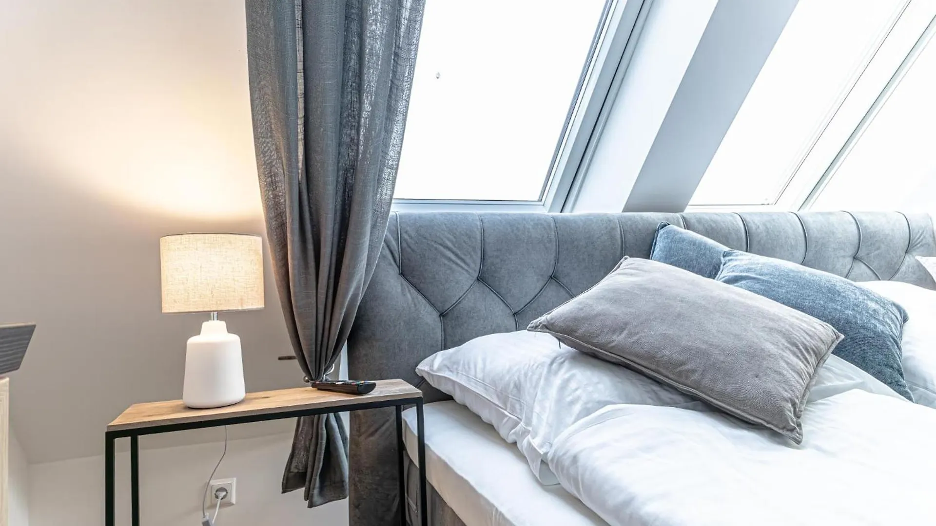 Luxury 2Br And 1Lr Apartment With Balcony - 9 Min To Center فيينا