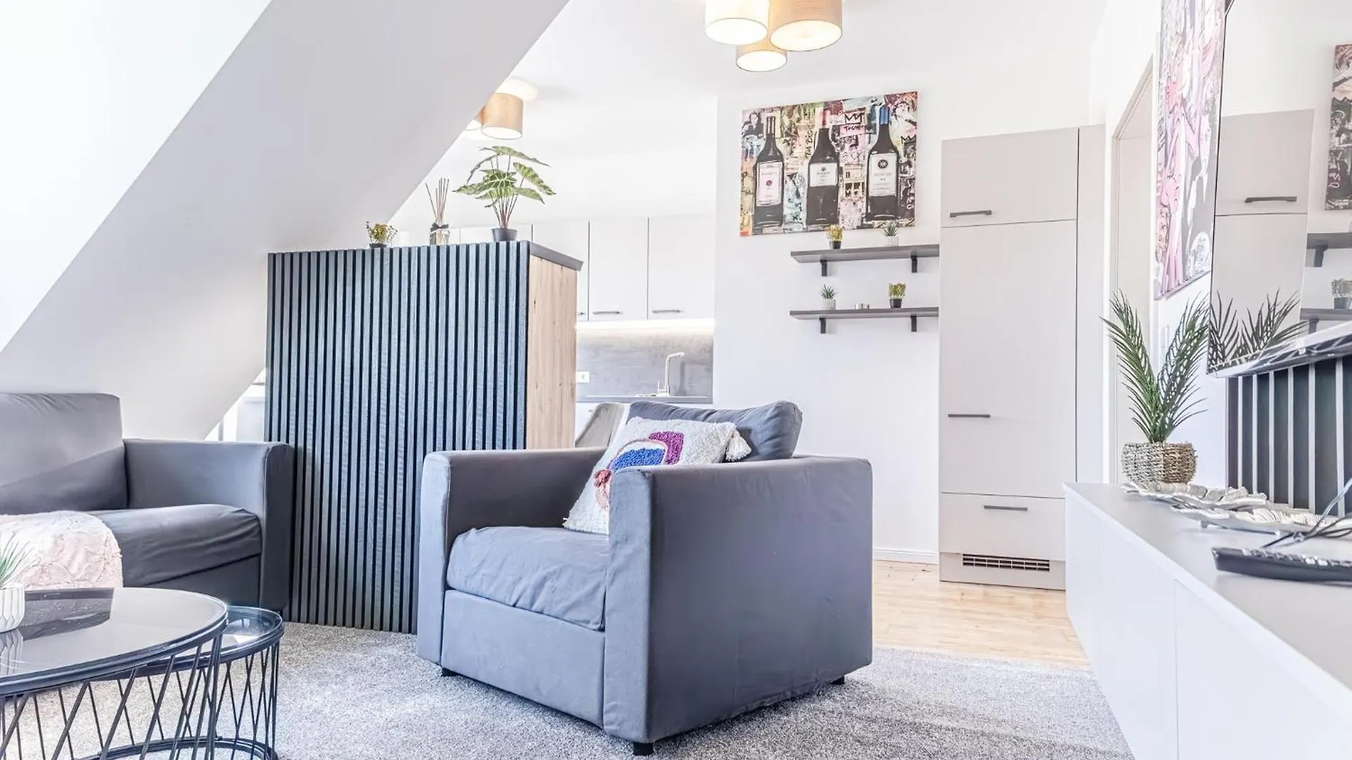 Luxury 2Br And 1Lr Apartment With Balcony - 9 Min To Center فيينا 0*,