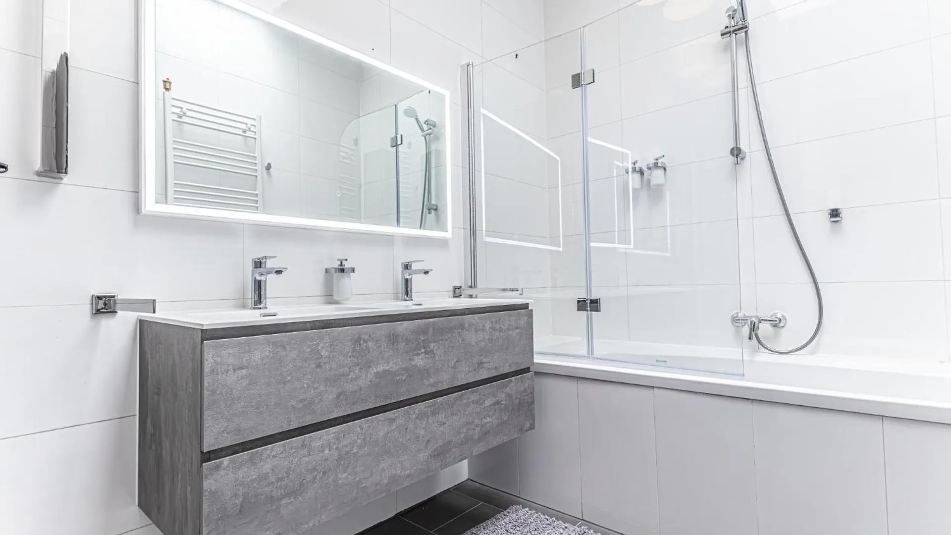Luxury 2Br And 1Lr Apartment With Balcony - 9 Min To Center Vienna Austria
